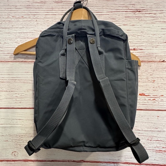 Fjallraven Kanken Classic Everyday Backback in Super Grey main image 6